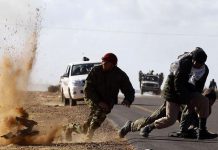 Libia: Alertan por civiles atrapados en combates