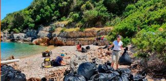 itaca, isla griega, retiro, toneladas, basura, autoridades, medioambiente,