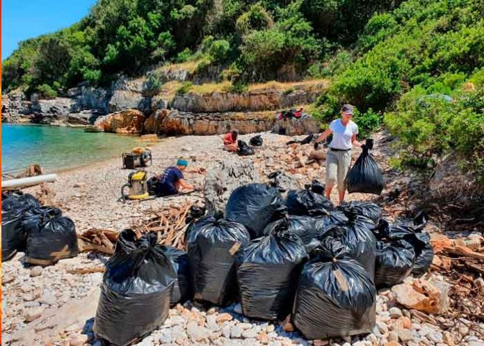 itaca, isla griega, retiro, toneladas, basura, autoridades, medioambiente,