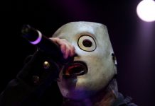 Vocalista de Slipknot sufre terrible caída en concierto