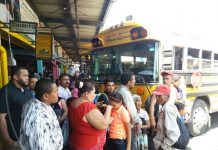 Familias disfrutan de vacaciones en el país