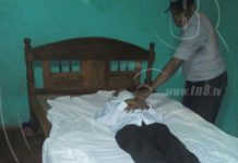 León: Mata al suegro y machetea a su mujer
