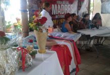 A comprar el regalo de mamá en el Parque de Ferias