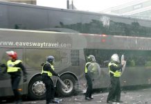West Ham castigará fanáticos que atacaron autobús de Man U