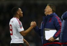 Rivales de Manchester disputan pase a la Champions