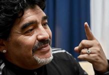 Maradona le tira a la FIFA