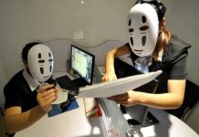 Cansados ??de fingir ahora trabajan con máscaras