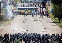 México: Tres muertos tras enfrentamiento entre maestros y policía