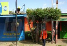 Acuden bomberos por cortocircuito en Monseñor Lezcano