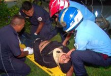 Motociclista queda al borde de la muerte