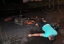 Motociclista pierde el control y se accidenta