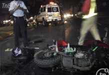 Motociclista se debate entre la vida y la muerte