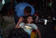 Fémina y su hijo impactados por conductor de microbús