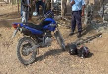 Deja abandonada motocicleta robada