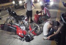 Casco les salva la vida a motociclistas