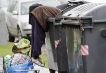 Hombre sobrevive tras ser comprimido en un camión de reciclaje