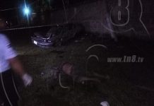 Conductor termina muerto al estrellarse contra poste de luz