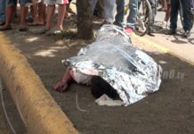 Muere intentando cruzar la calle