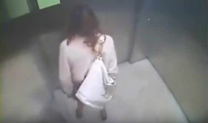mujer-defeca
