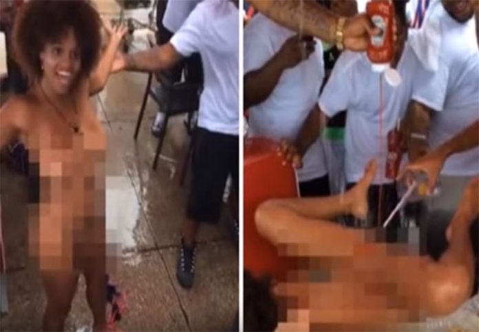 mujer-se-desnuda1 video viral