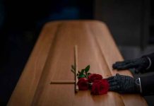 España, mujer, último deseo, funeral,