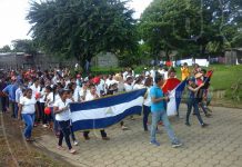 Estudiantes y pobladores celebran caminata en saludo al 37/19