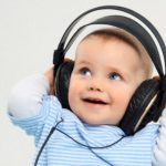 Video: Niño reacciona al escuchar su melodía favorita nino