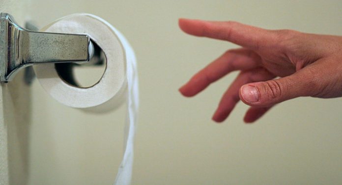 no-papel-en-la-taza-del-indoro