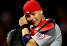 Yadier Molina será operado del pulgar