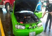 Taxi agarra fuego de forma repentina en Rivas