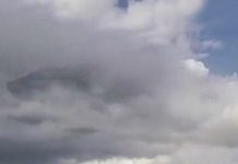 Camarógrafo capta una nave nodriza entre las nubes (Video)