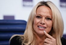 Pamela Anderson se desnuda por una buena causa
