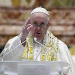 canada, niños indigenas, restos, religion,