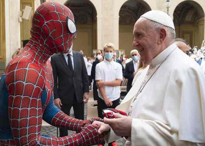 roma, spiderman, papa francisco, visita,