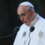 La vanidad ¨nos hace ridículos¨advierte el papa a través de Twitter