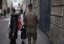 París: Evacúan seis institutos por amenaza de bomba