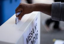 Perú: Cierran colegios electorales e inicia el conteo de votos