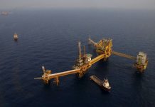 Evacuación masiva por un incendio en una plataforma petrolera en el golfo de México
