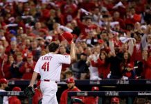 Lackey brilló y Cardenales tomaron ventaja sobre Cachorros