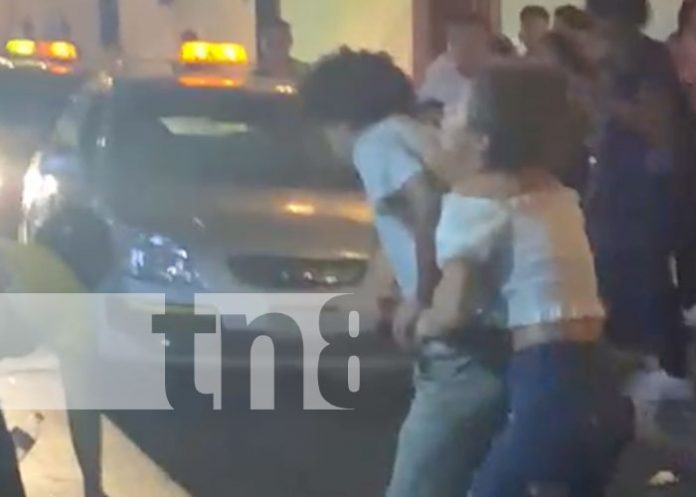 pleito-leon-01 nicaragua, pleito, jovenes, leon, ira, noche,