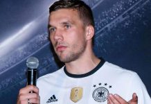 Lukas Podolski se retira de selección de Alemania