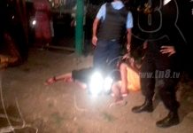 Jóvenes son arrestados por armar pelito en plena vía publica