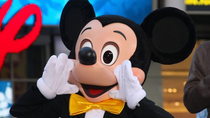 por-que-mickey-usa-guantes-blancos