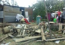 Tornado se lleva el techo de tres viviendas en León