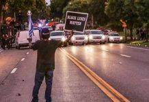 Dos agentes reciben disparos en protesta tras muerte de negros