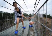 El puente de cristal que causa terror en China