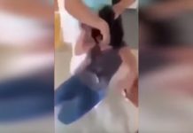 Rapa cabello a su hija por burlarse de una niña con cáncer