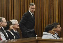 Padre de Steenkamp testifica en contra de Pistorius