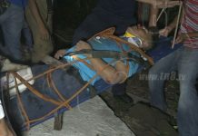 Carazo: Rescatan a joven que cayó en un sumidero