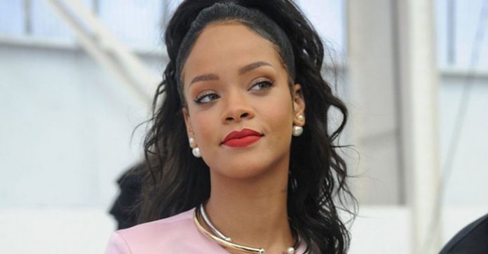 rihanna-estalla-contra-fans